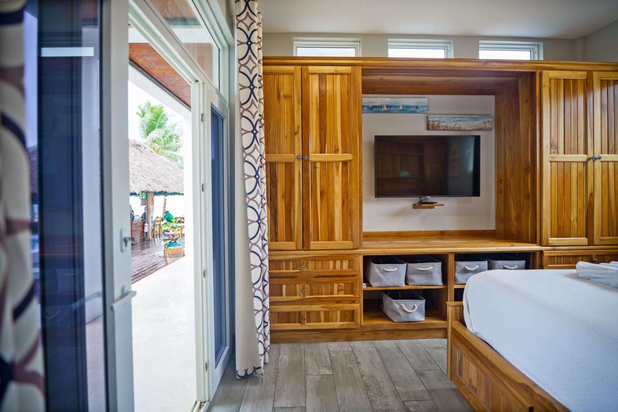 Ocean Breeze Hotel Placencia Eksteriør billede